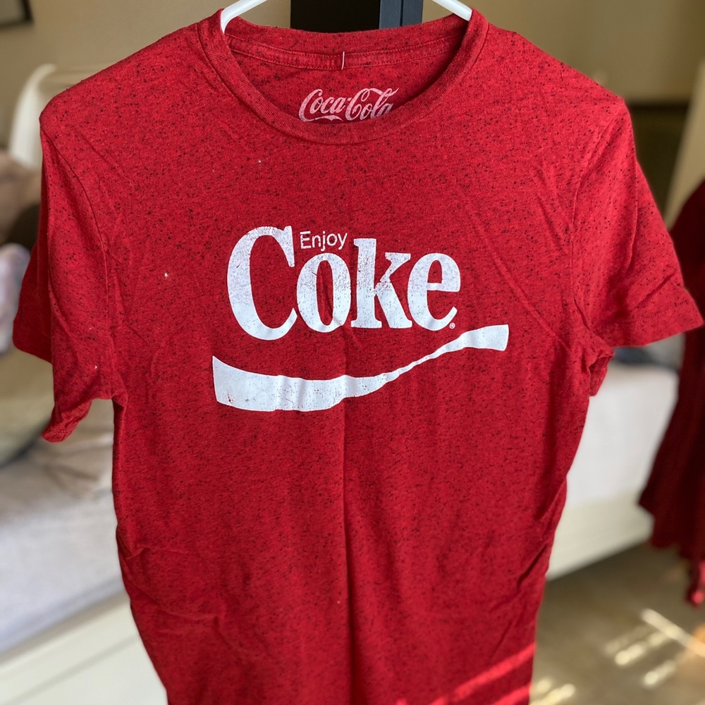 Red t shirt (coke)